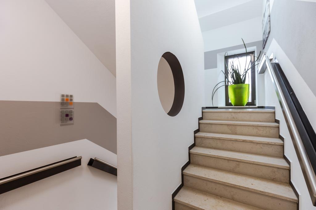 Hotel Arooma Erding Bagian luar foto