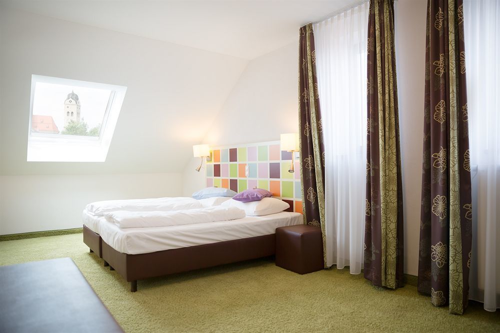 Hotel Arooma Erding Bagian luar foto