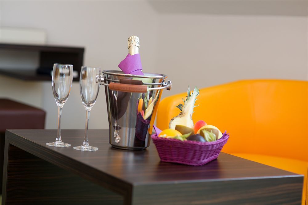 Hotel Arooma Erding Bagian luar foto