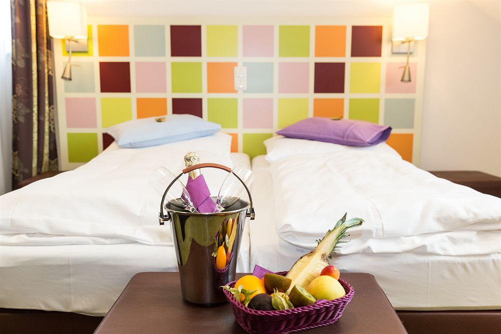 Hotel Arooma Erding Bagian luar foto