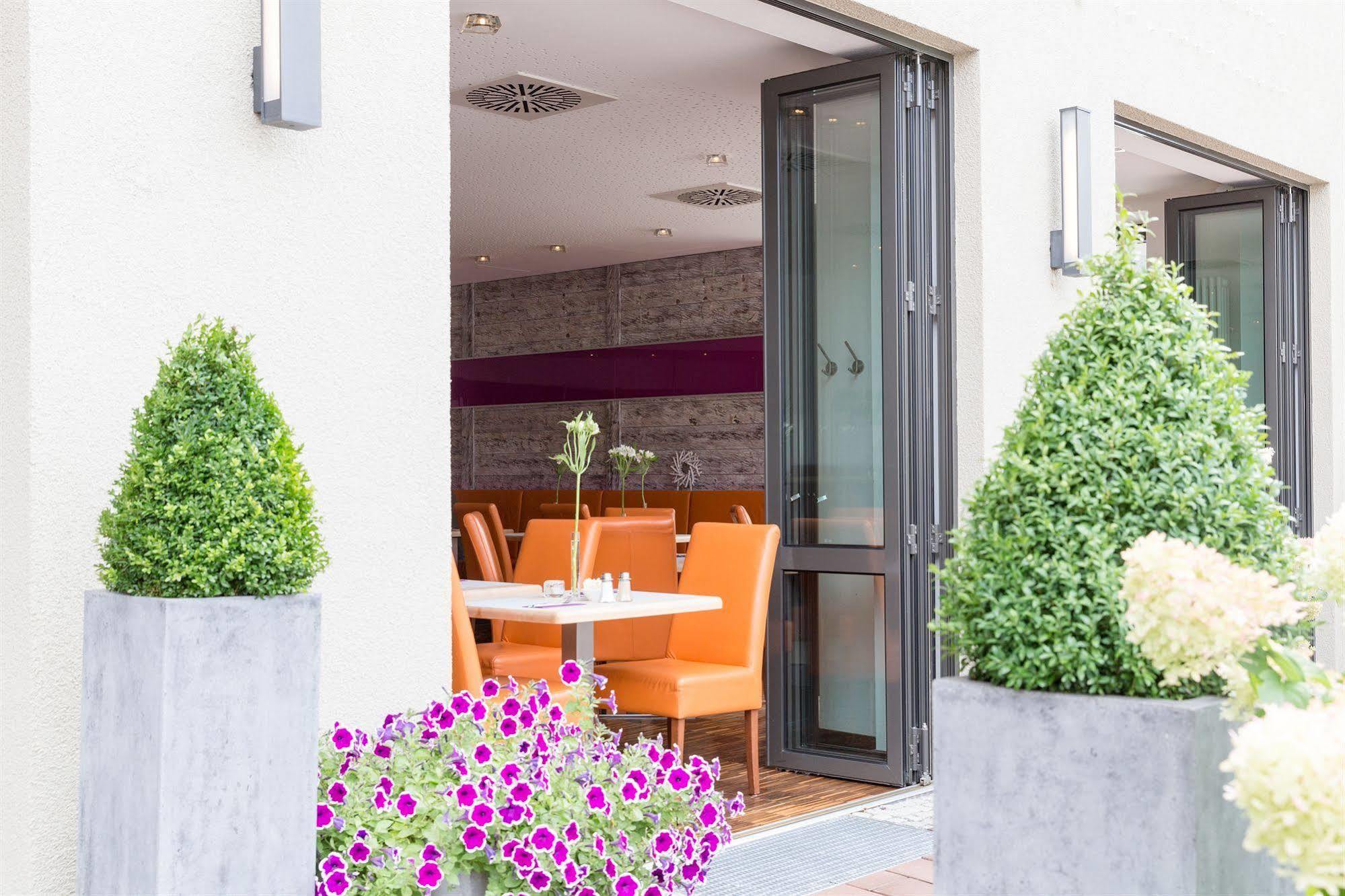 Hotel Arooma Erding Bagian luar foto