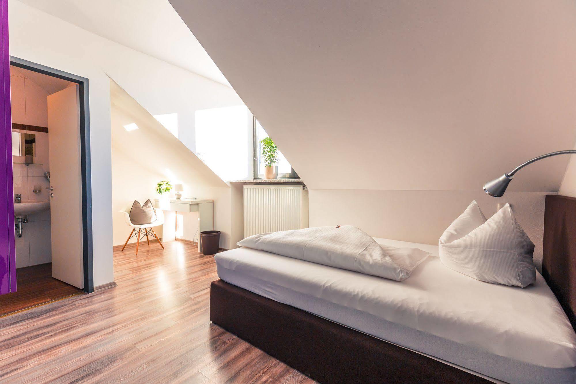 Hotel Arooma Erding Bagian luar foto