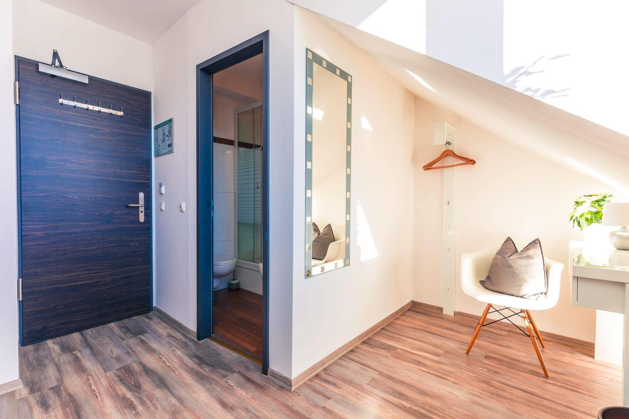 Hotel Arooma Erding Bagian luar foto