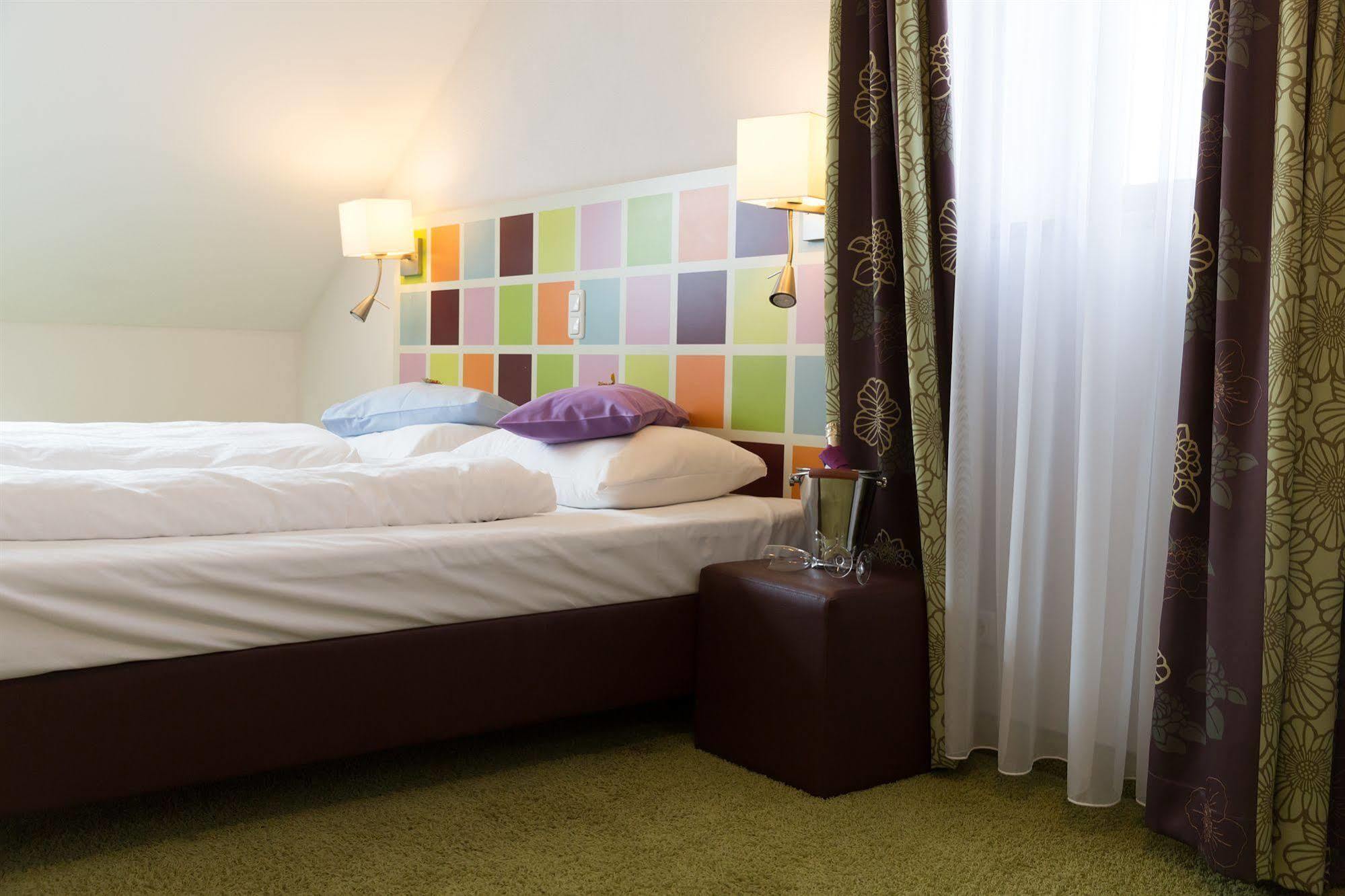 Hotel Arooma Erding Bagian luar foto