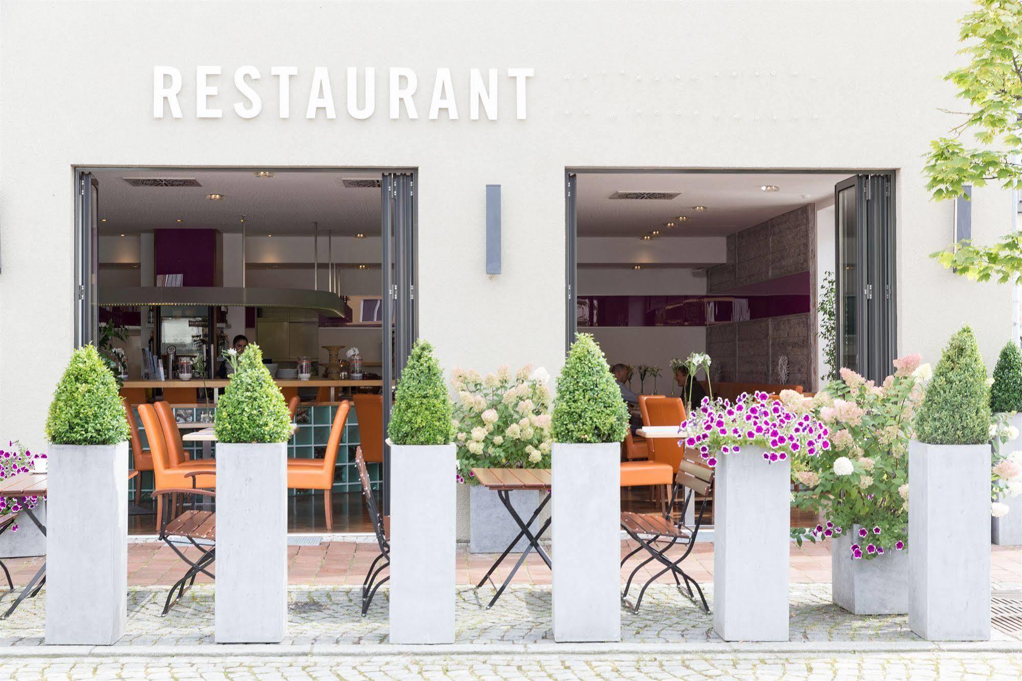 Hotel Arooma Erding Bagian luar foto