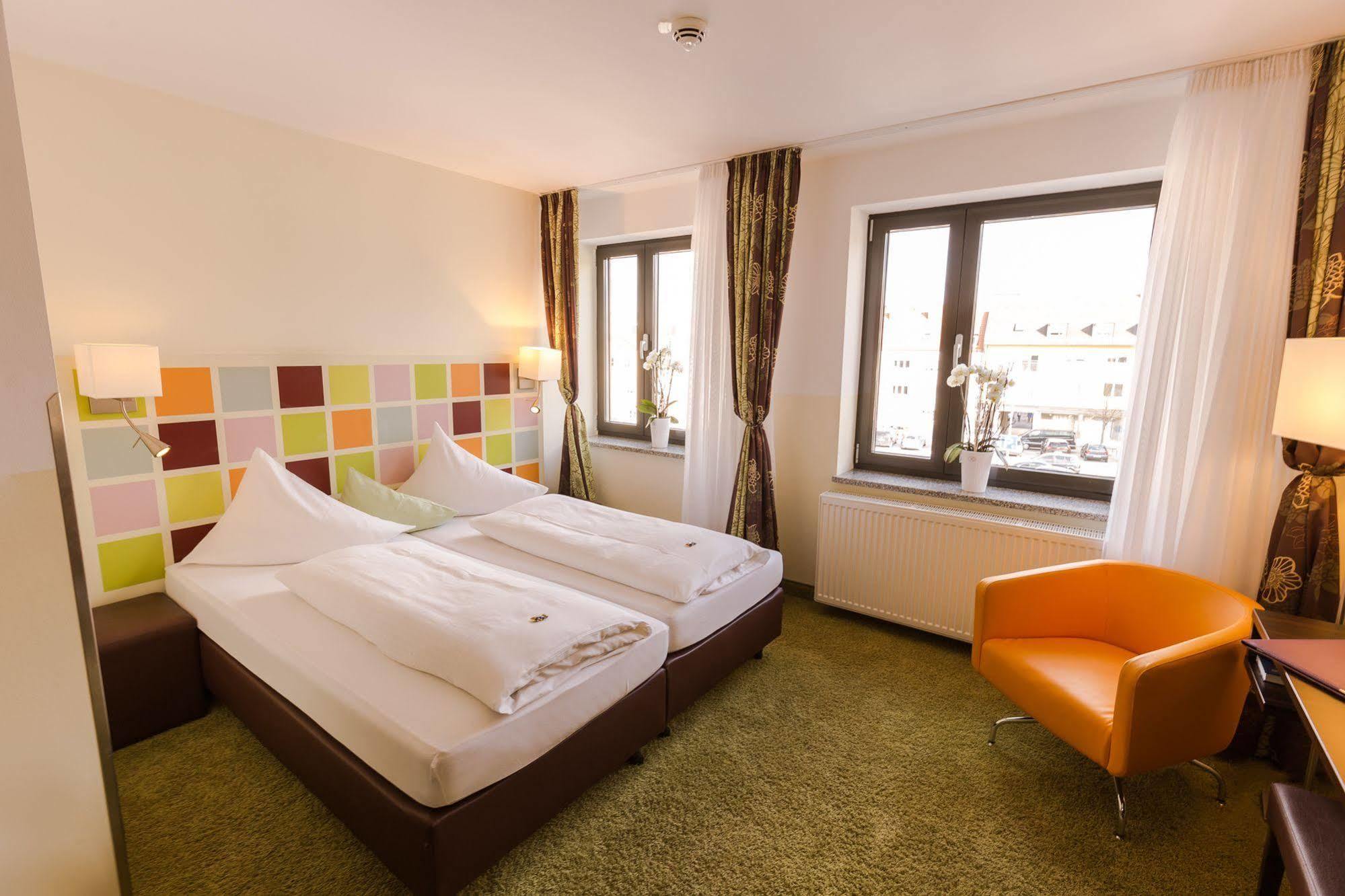 Hotel Arooma Erding Bagian luar foto
