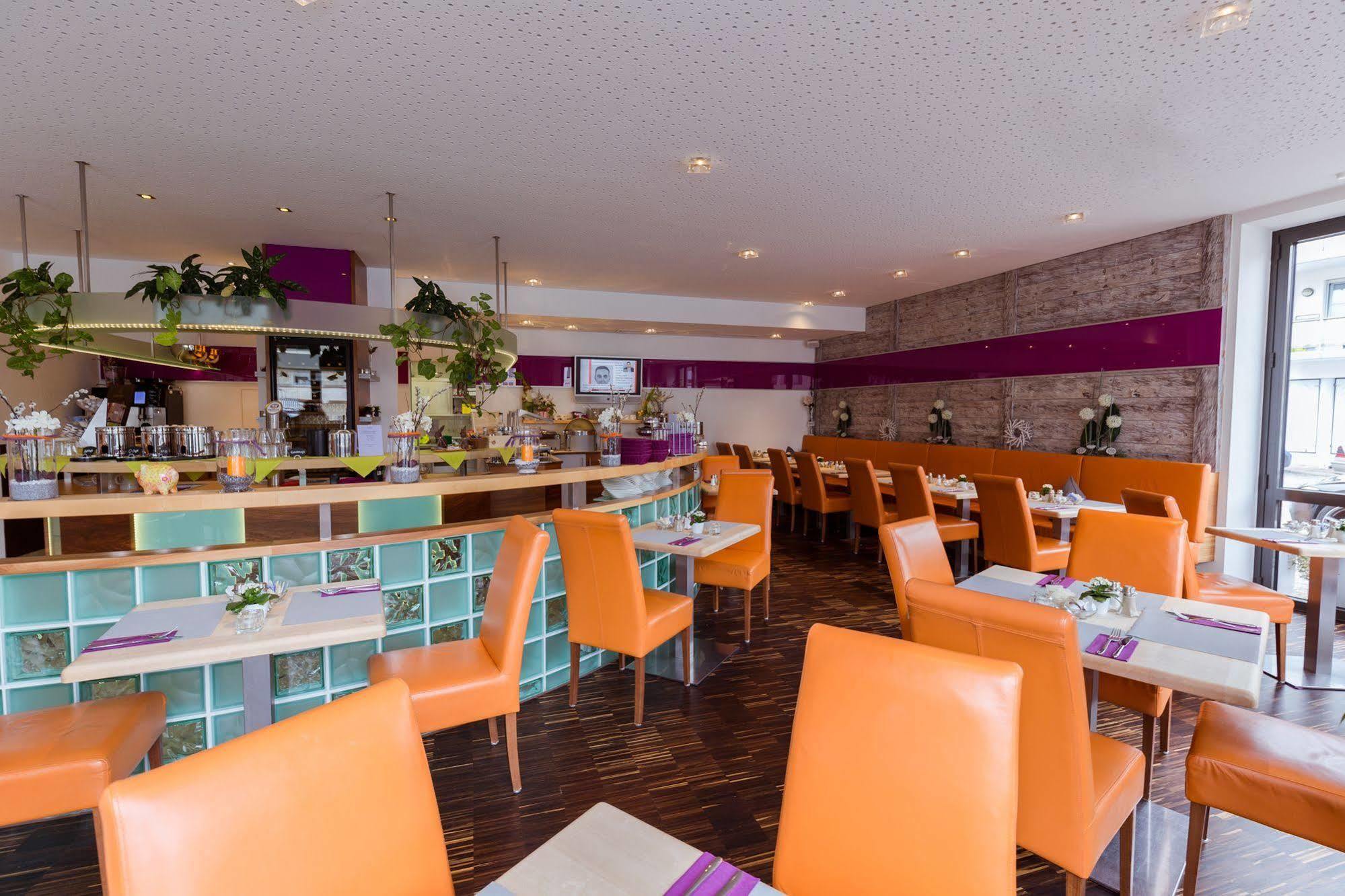 Hotel Arooma Erding Bagian luar foto