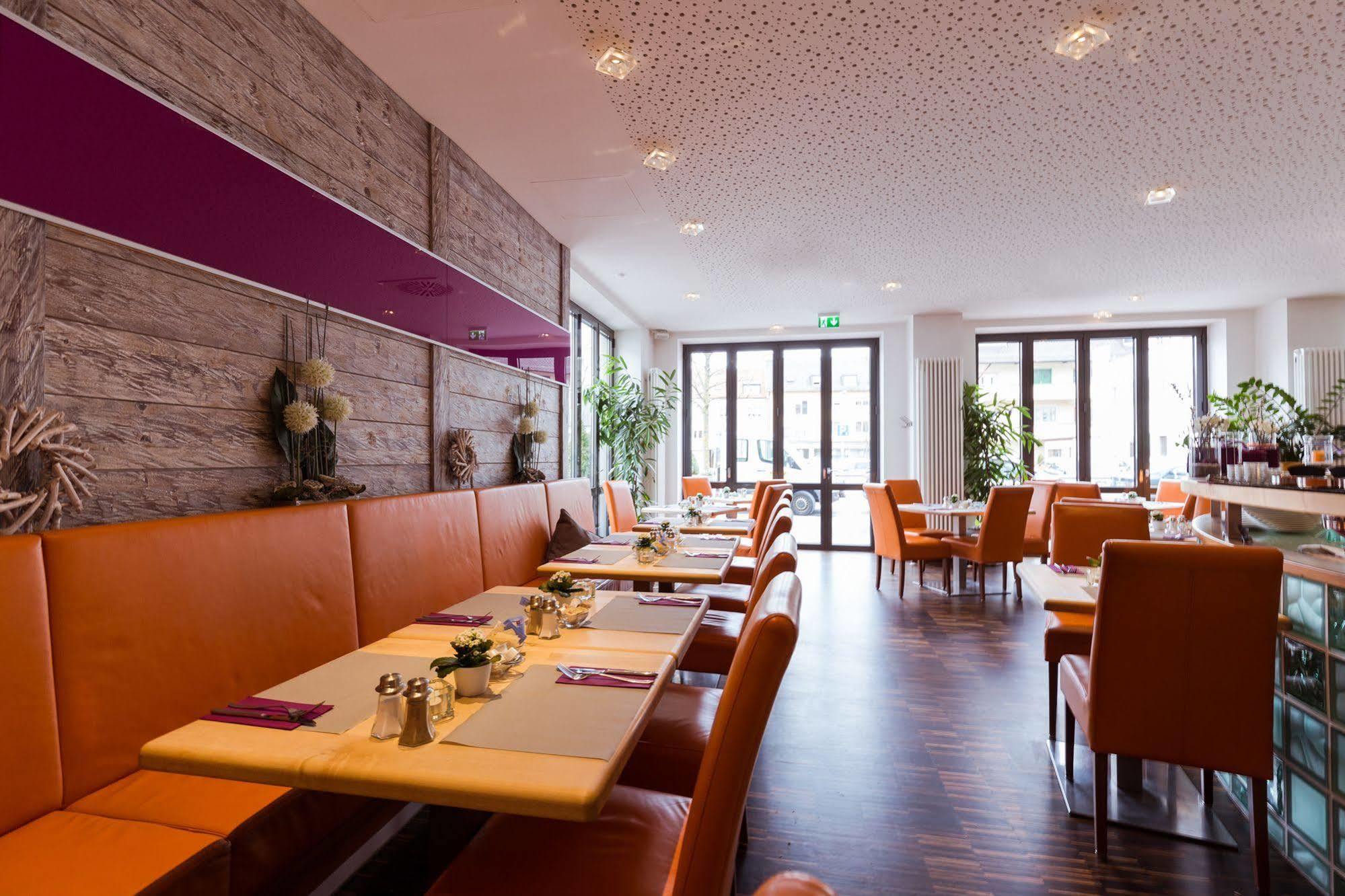Hotel Arooma Erding Bagian luar foto