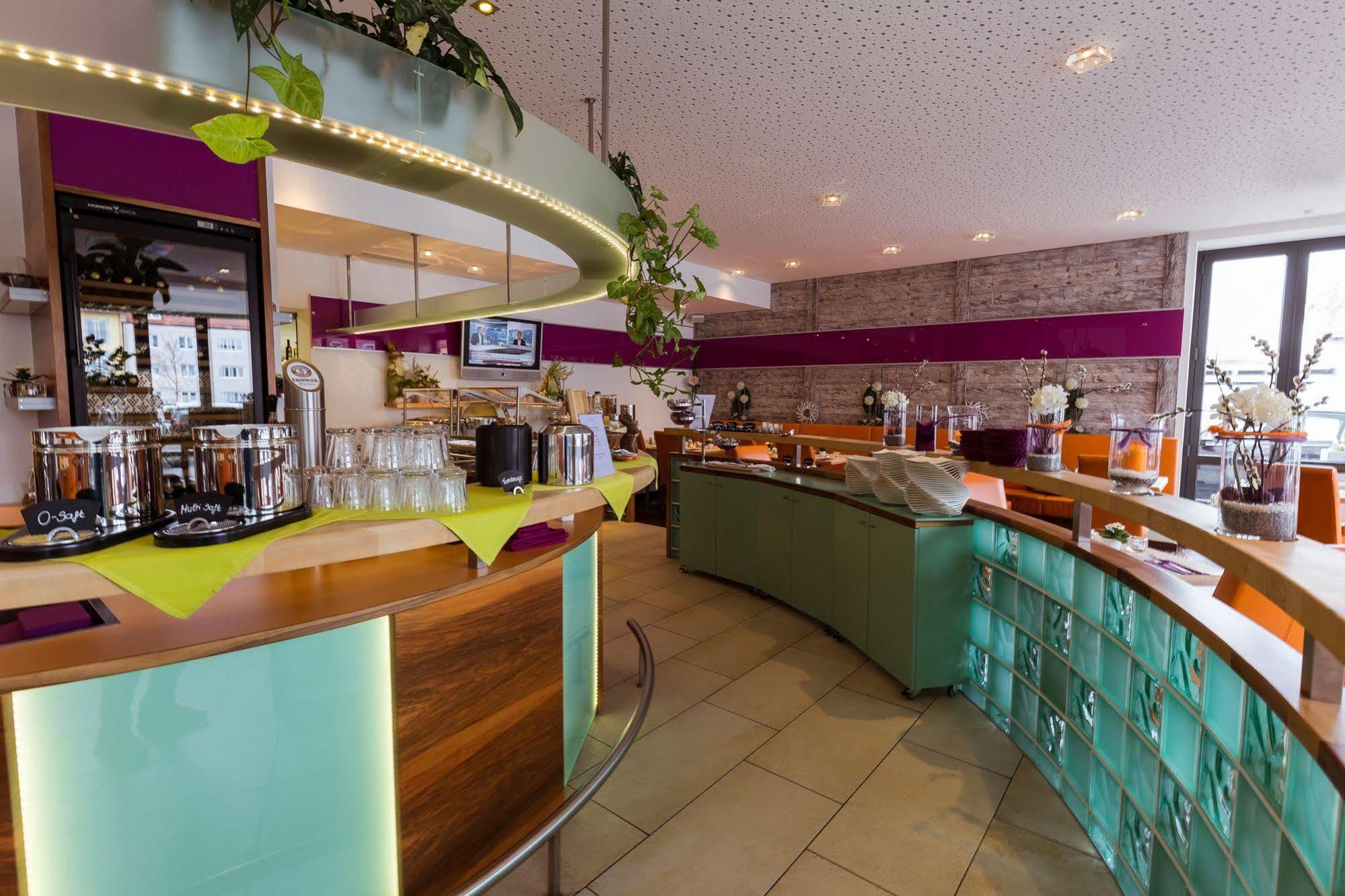 Hotel Arooma Erding Bagian luar foto