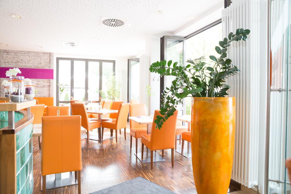 Hotel Arooma Erding Bagian luar foto