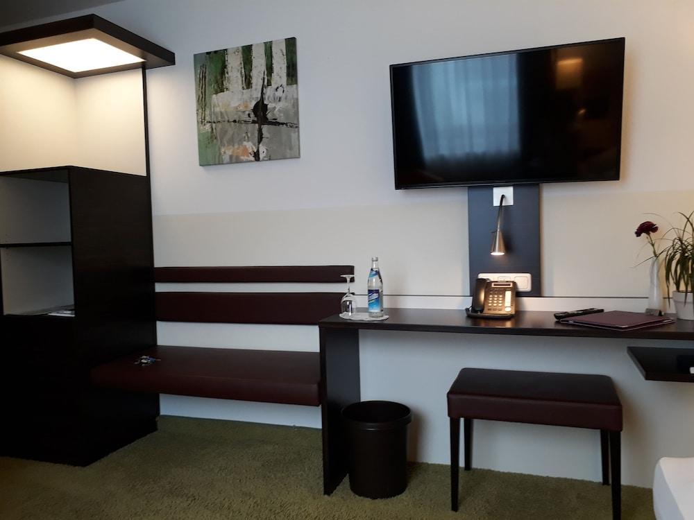 Hotel Arooma Erding Bagian luar foto